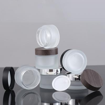 China Frascos de vidro transparentes geados claros 30ml cosmético 50ml 50g de Skincare à venda