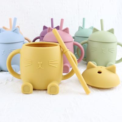 Chine Les enfants portatifs de silicone de catégorie comestible mettent en forme de tasse Cat Style For Infant Training non toxique à vendre