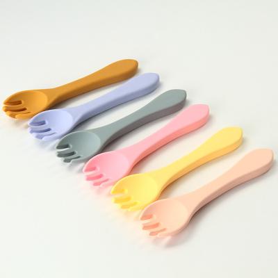 China Food Grade Silicone Baby Feeding Spoon Sustainable With Customize Logo for sale