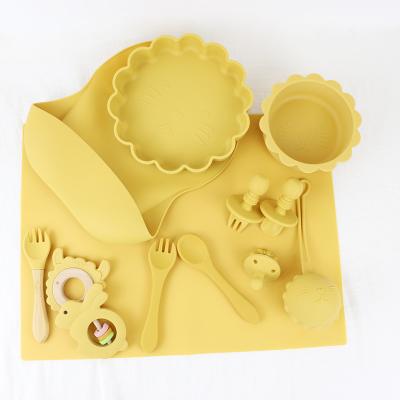 China 1Set 8 Pcs Silicone Baby Feeding Set Sustainable Pantone Color for sale