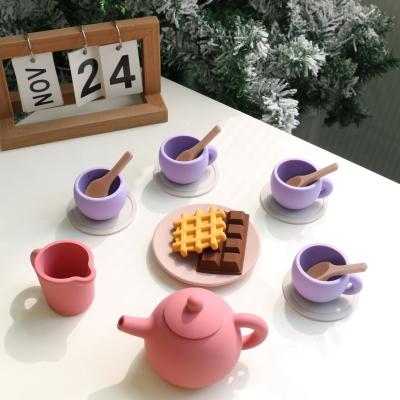 China Nieuwste Kinderspeelgoed BPA gratis Food Grade 17pcs Set Silicone Cup Spoon Coast Dessert Teapot Toy Kit Te koop