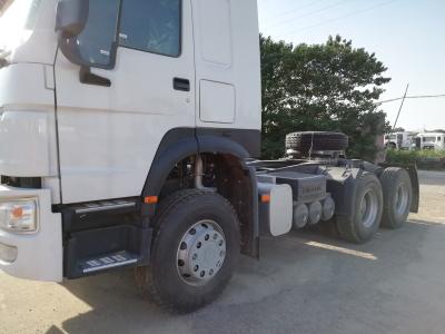 China 600L Tanker White Tractor Trailer Truck HW76 Cabin With 1 Sleepers HW19710 Gearbox for sale
