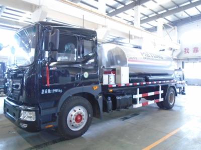 China SINOTRUK Asphalt Construction Equipment Bitumen Sprayer Truck 0.5-3.0 L/M3 Spraying Volume for sale