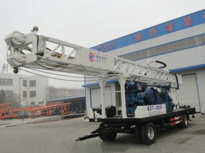 China a máquina de perfuração diesel da pilha 97KW, reboque da profundidade de 300m montou o equipamento de perfuração do poço de água à venda