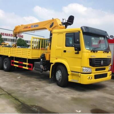 China Hängen Sie angebrachten Kleintransporter-mobilen Boom-Kran Sinotruk HOWO 6x4 10 Tonne ein zu verkaufen