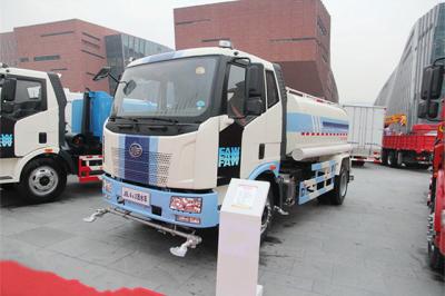 China CA1165K1R1ZG FAW 4X2 10000L ZU LKW/Wasser des Wasserträger-12000L Bowser-LKW zu verkaufen