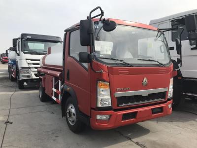 Chine Capacité d'essence et d'huile rouge du camion 5m3 de la couleur 85kw avec la pompe et l'arme à feu ccc à vendre