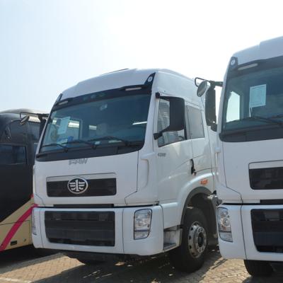 Chine Grands camions de tracteur de FAW Jiefang J5P, tête résistante manuelle de tracteur du camion 6*4 à vendre
