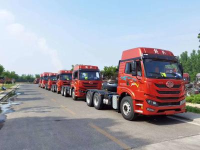 中国 XICHAIエンジンFAW 6X4の12E225タイヤが付いているディーゼル トレーラー トラックのトラック 販売のため
