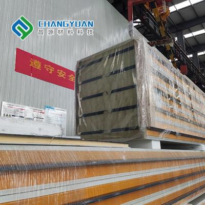 China Buen funcionamiento del aislamiento de la PU del bocadillo del panel compuesto del tejado en venta