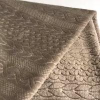 China Embossed Flannel Fleece Fabric Single Side 100% Polyester en venta