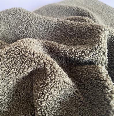 Cina 350gsm Teddy Sherpa Fabric 288F 150D per l'inverno copre il tappeto della tappezzeria in vendita