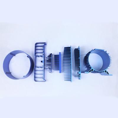 China Protuberancia de aluminio del perfil del disipador de calor 6063 de encargo que anodiza perfil azul de los disipadores de calor en venta