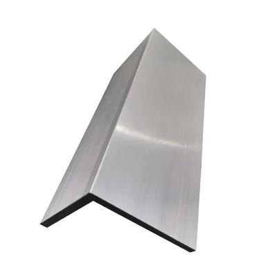 Cina Fabbrica di alluminio cinese fare alluminio angolo 6063 e 6061 T5 taglia personalizzata in vendita