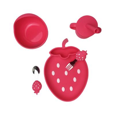 China Customized Strawberry Shape Silicone Sippy Cup Baby Feeding Set Te koop