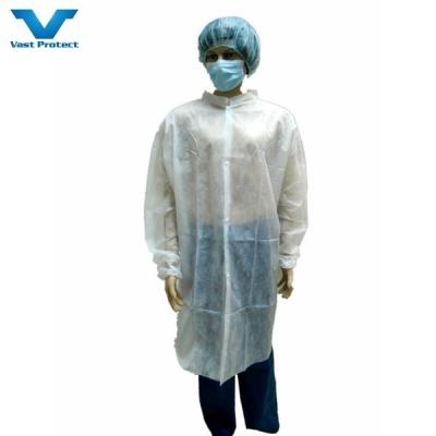 Китай 30-50GSM Микропорозное/СМС/PP защитное медицинское лабораторное пальто с кнопками/циплем/волшебной лентой продается