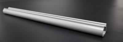 China Guías de alambre de plástico oculto espesor 2 mm longitud estándar 4 metros en venta