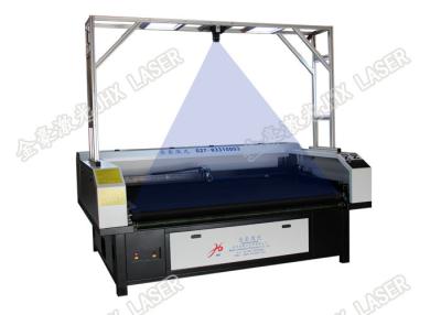 China Altamente máquina de corte de pano do laser da eficiência para a indústria de roupa dos esportes à venda