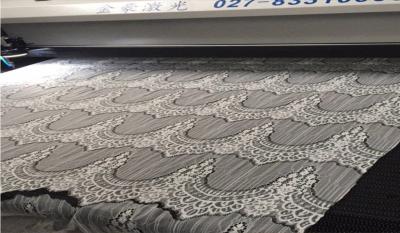 Cina la tagliatrice del laser del pizzo del nylon di 100% per il tessuto del pizzo Knitted orla JHX-160100 S in vendita