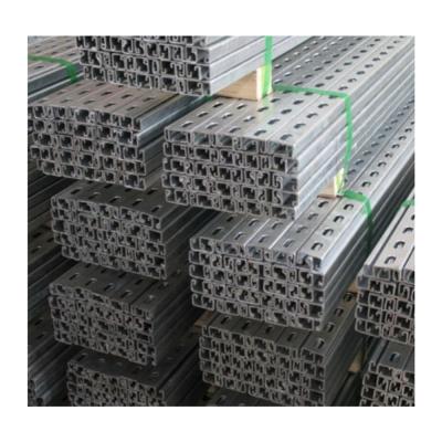 China 3 polegadas de aço de carbono leve C-canal Slotted Hot Dip galvanizado Strut Metal perfurado à venda