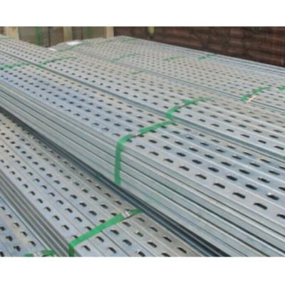 China Pre galvanizado de acero galvanizado de apoyo de canal Unistrut hoja perforada en forma de C en venta