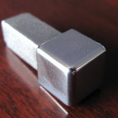 China 8 mm roestvrijstalen hoeken metalen afwerking voor bureaubladen Te koop
