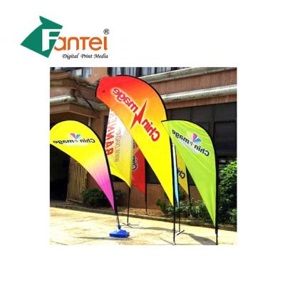 China El poliéster Mesh Fabric Dye Sublimation al aire libre personalizó la bandera del rollo para arriba en venta