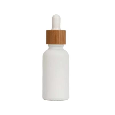 China Botella vacía de cristal del dropper con la botella de aceite esencial superior 30ml de madera de bambú en venta