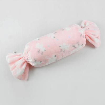中国 Pink Polyester Foldable Blanket Pillow And Blanket In One Customized Knit 販売のため