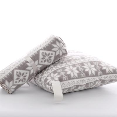 China Snowflake Fleece Travel Pillow Fade Resistant Polyester Fleece Blanket Set for sale