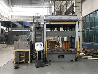 China Servo Drive CNC Hydraulic Press Unit 2m Long Worktable With T Type Slots for sale