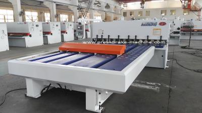 China Frente hidráulico del CNC del esquileo del metal del corte automático que alimenta para el proceso del metal en venta
