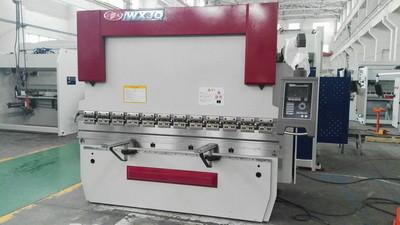 China Mechanical CNC Hydraulic Press Brake for Industrial Automation and Metal Forming zu verkaufen