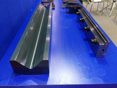 China Bending Machine Tooling 6m Long Press Brake Punching Die Heat Treatment 60HRC for sale