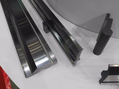 Китай Домодельная подкладка кольцевой матрицы тормоза прессы с Toolings тормоза прессы Amada 835mm длиной продается
