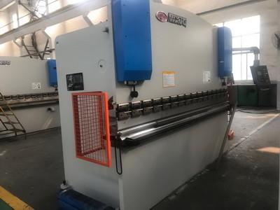 China 7.5KW Motor Power Sheet Metal Press Brake With Steel Construction for sale
