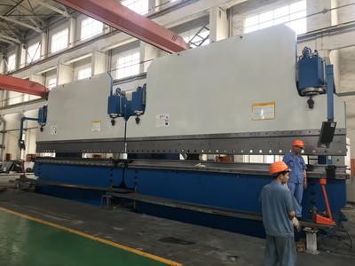 China Automatic CNC Tandem Press Brake 3000 Tons Table Width 200 - 800 Mm  70 M/Min - 180m/Min à venda