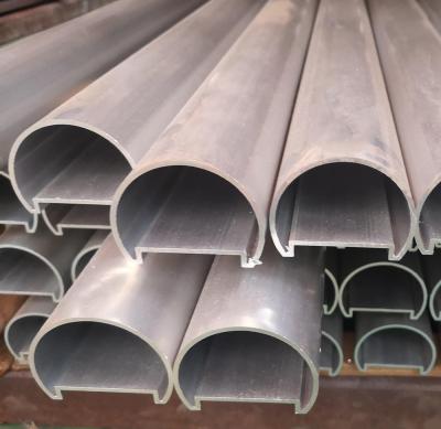 China Los perfiles de aluminio de la verja del balcón de cristal sacaron las formas de aluminio en venta