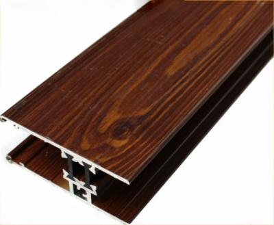 Chine Les profils en aluminium adaptés aux besoins du client de meubles, le grain en bois ont fini T pour rainer l'encadrement en aluminium à vendre