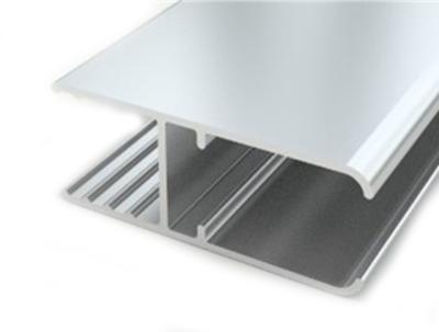 China Perfil de aluminio modificado para requisitos particulares de la puerta deslizante del armario revestido del polvo para la puerta de cristal constructiva en venta