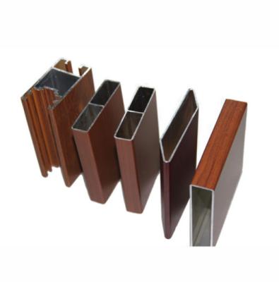 China 6063 perfis de alumínio da grão da madeira da transferência térmica T5 à venda