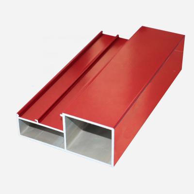 China El polvo rojo ISO14001 cubrió las protuberancias de aluminio para la sección de la decoración en venta