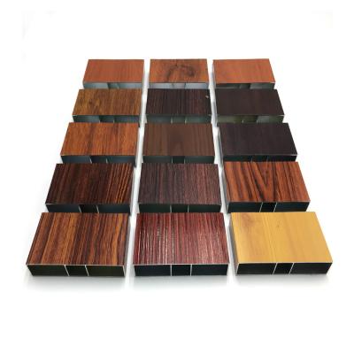 China 6063 perfiles de aluminio de la protuberancia del grano de madera de la transferencia de calor de la aleación T5 para la construcción en venta