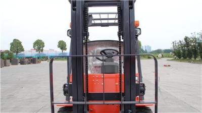 China Pneumatic Tyre 1.5 Ton Lpg Forklift Trucks For Sea Port , Super Market CPQYD15H for sale