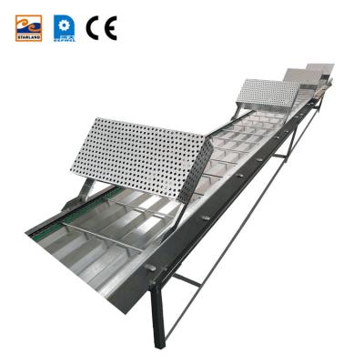中国 Semi Automatic Cooling Machine For Food Marshalling Conveyor 販売のため