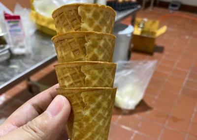 Chine D'oeufs de couleur de Sugar Cones 18 de °Jumbo petite 145mm 150mm taille du cône à vendre