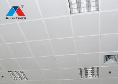 中国 金属の天井の反錆アルミニウム位置は575x575mmの木色をタイルを張る 販売のため