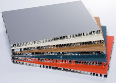 China El panel de aluminio ultra fino del tejado del panal del ODM para el edificio de oficinas en venta