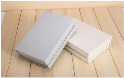 China Magnetic Lid Closed Paper Packing Box OEM Book Shape Varnish Finishing for sale