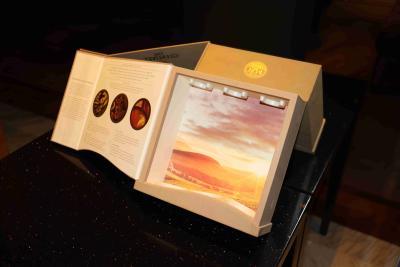China Cajas de embalaje del vino rígido con la impresión en offset de la pantalla de seda respetuosa del medio ambiente en venta